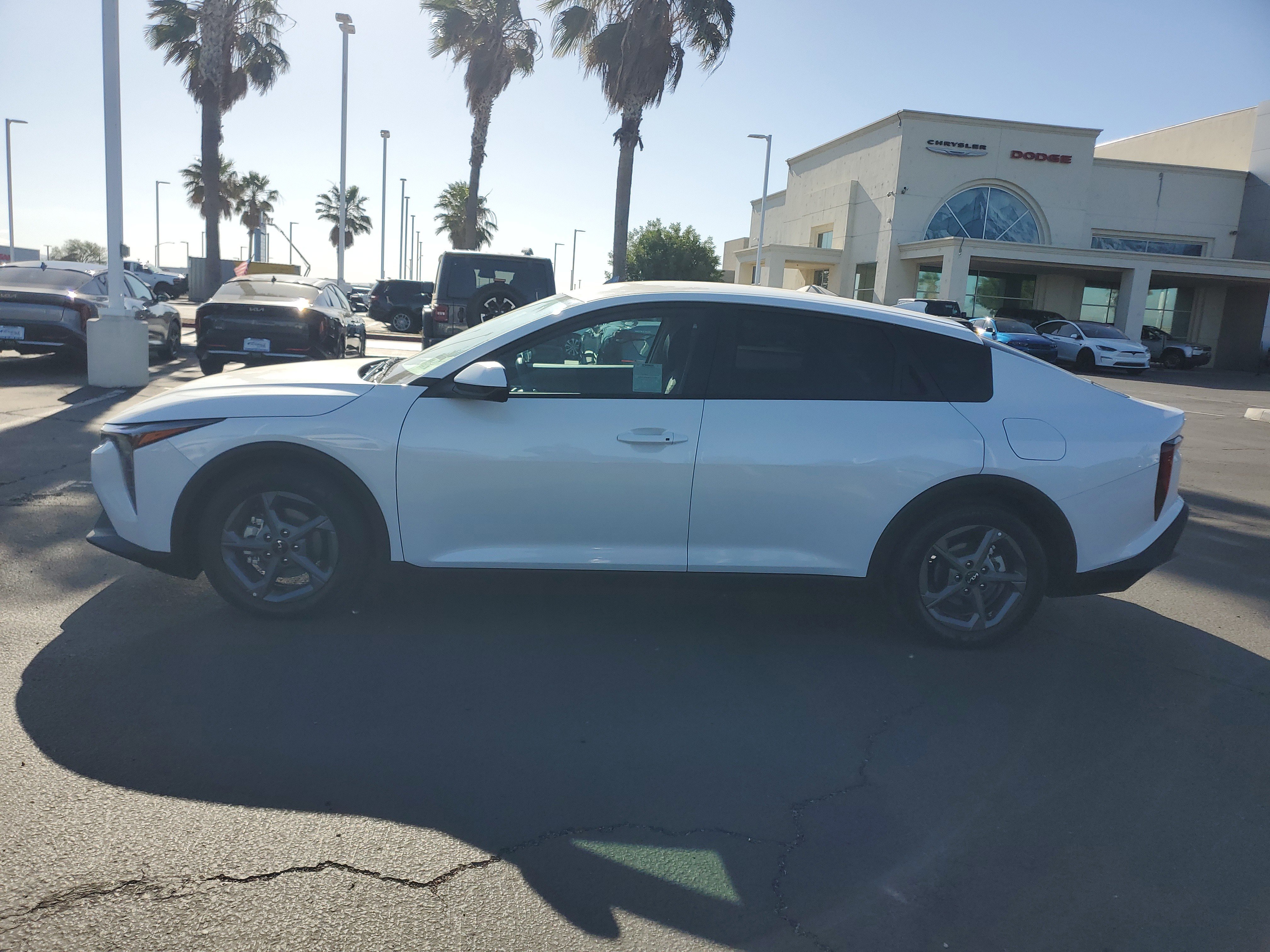 Used 2025 White Kia LXS image 6