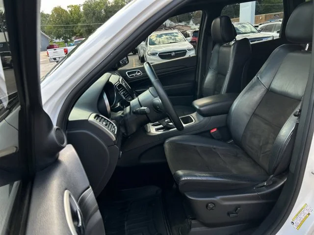 Used 2019 Bright White Clearcoat Jeep Altitude image 28
