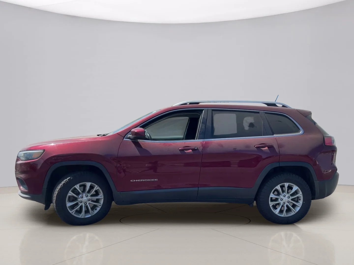 Used 2019 Red Jeep LATITUDE image 2