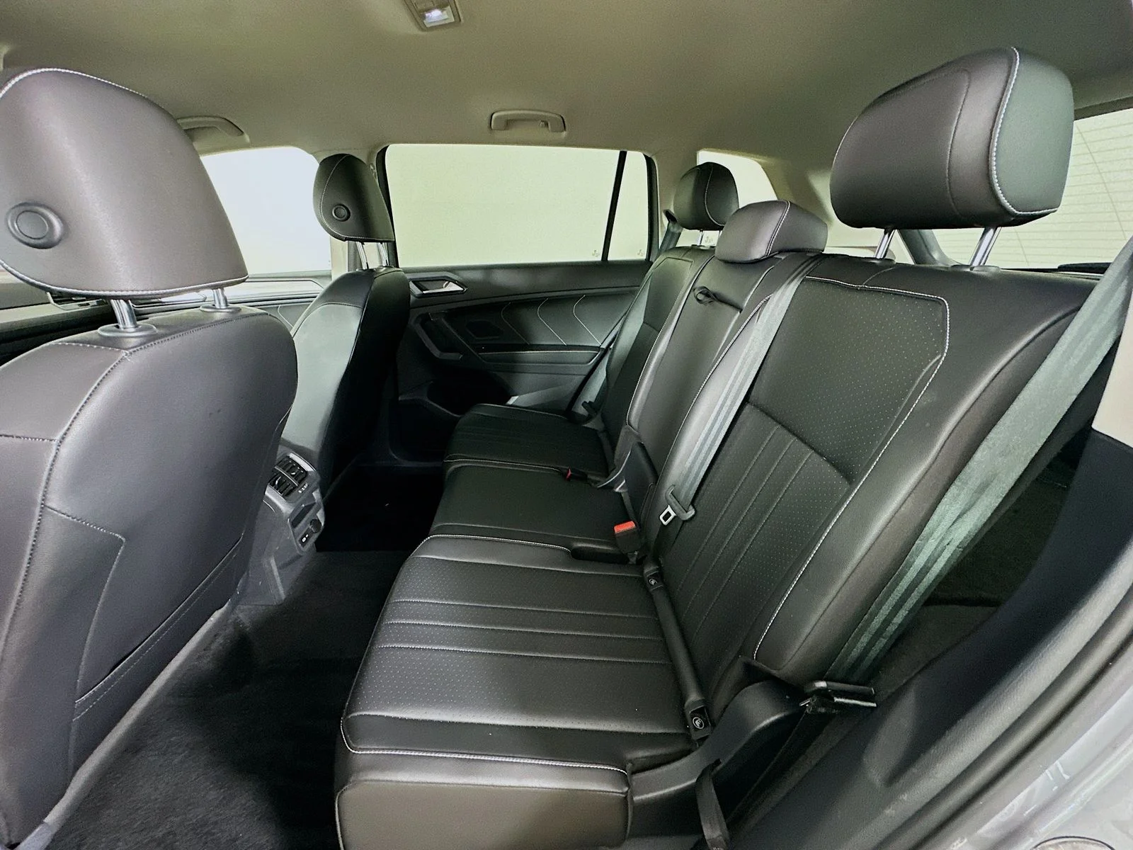 Used 2022 Silver Volkswagen  image 35