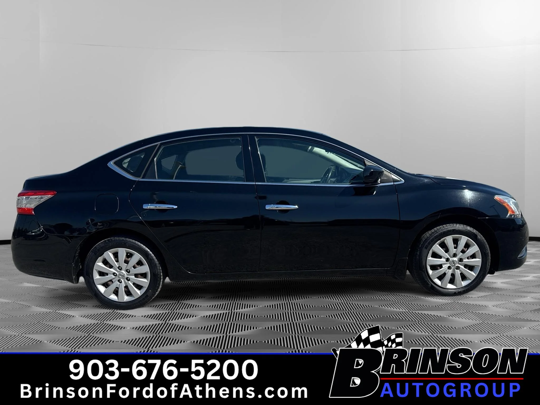 Used 2015 Super Black Nissan SV image 4