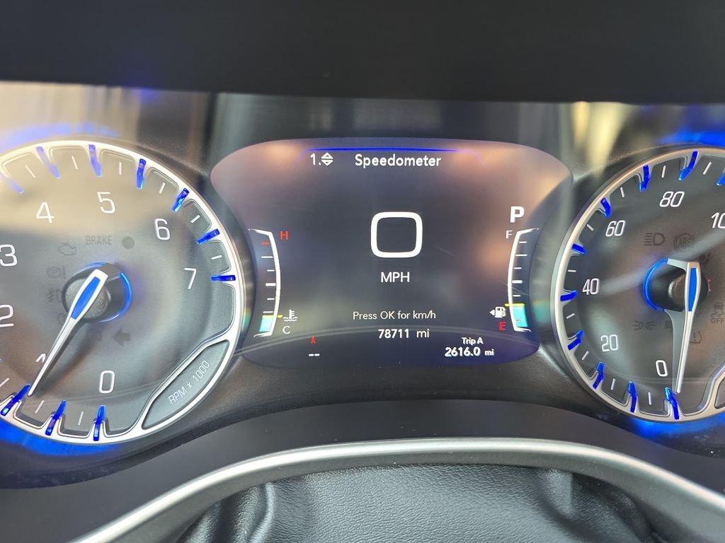 Used 2023 Silver Chrysler Touring L image 18