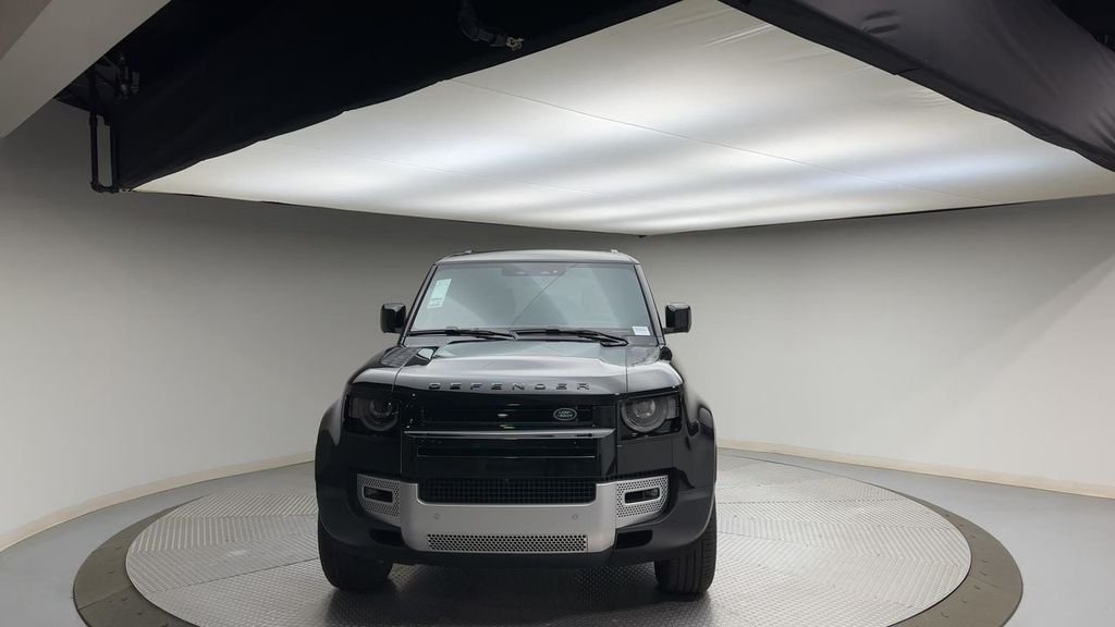 Used 2024 Santorini Black Metallic Land Rover S image 3