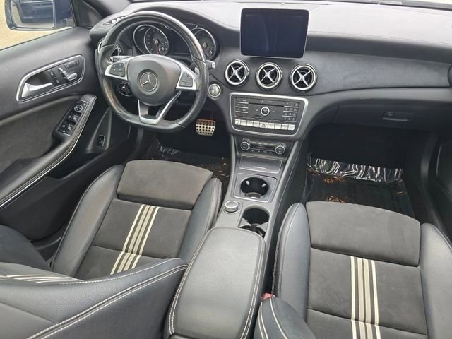 Used 2018 White Mercedes-Benz GLA 250 image 33