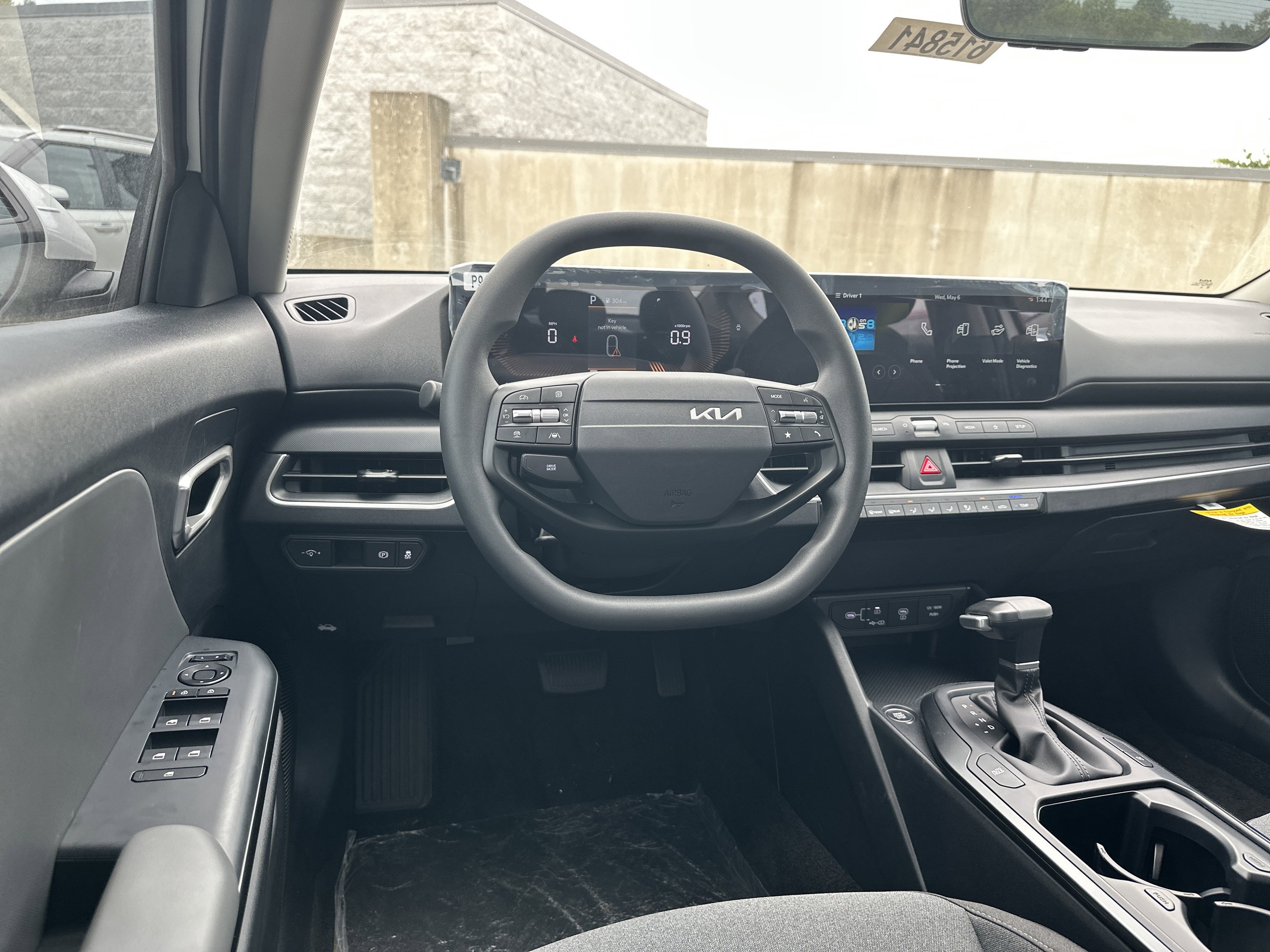New 2026 Snow White Pearl Kia LXS image 16
