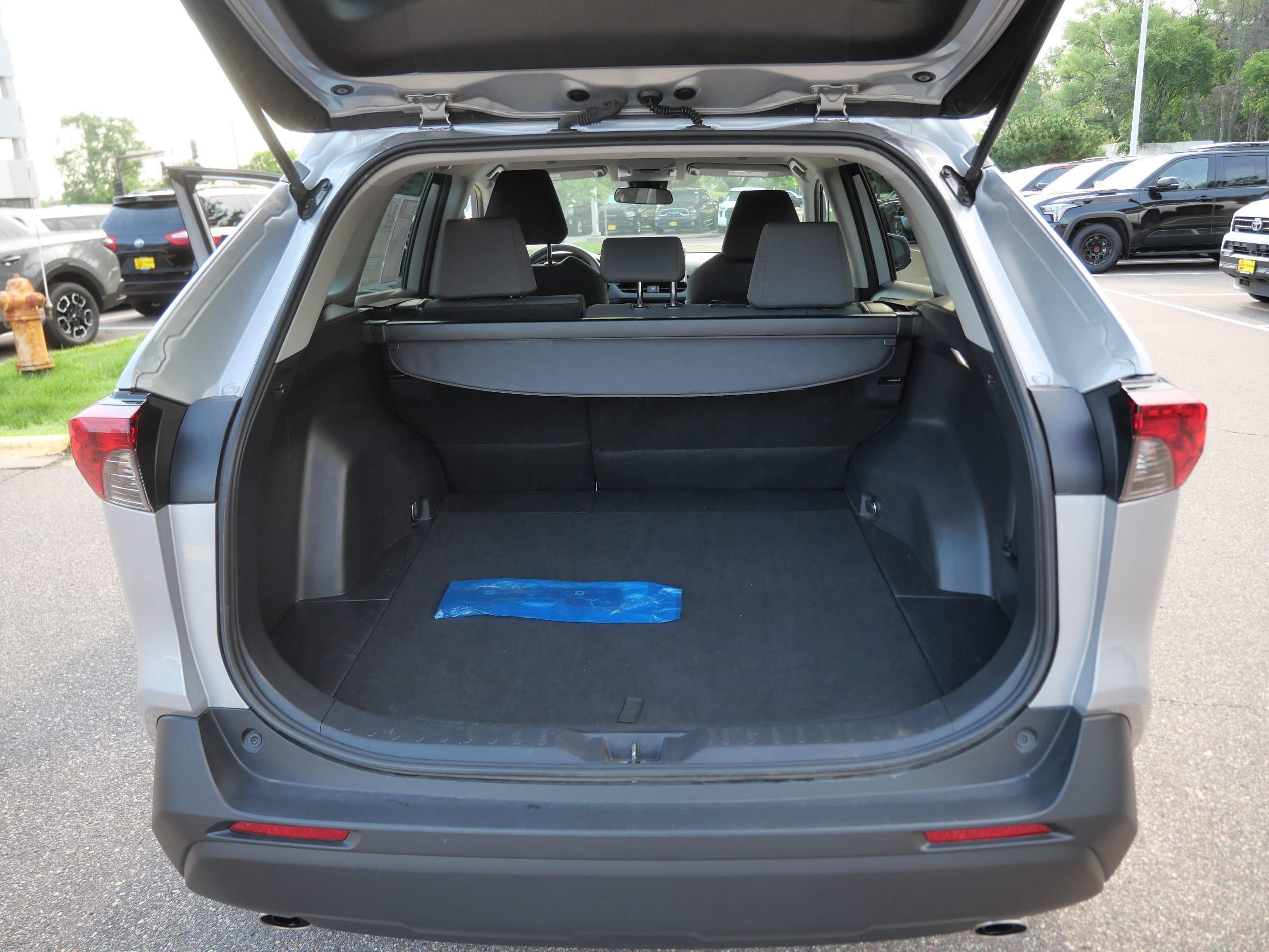2024 Toyota RAV4 XLE - Photo 18