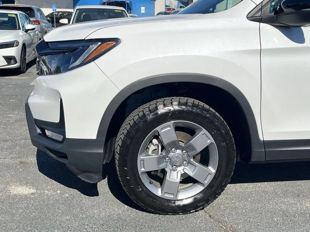 Certified Used 2025 Platinum White Pearl Honda TrailSport image 21