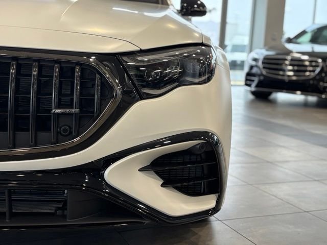 New 2026 MANUFAKTUR Moonlight White Magno Mercedes-Benz AMG® E 53 E 4MATIC+ Wagon image 11