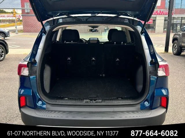 Used 2020 Green Ford SE image 12