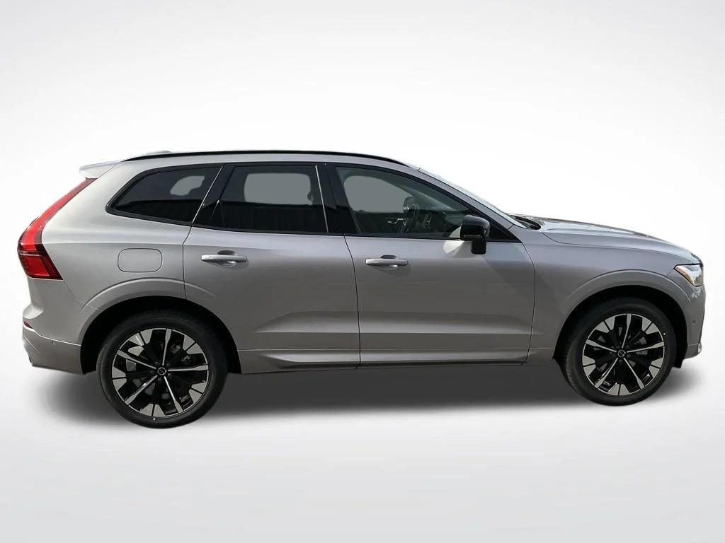 2026 Volvo XC60 Plus - Photo 6