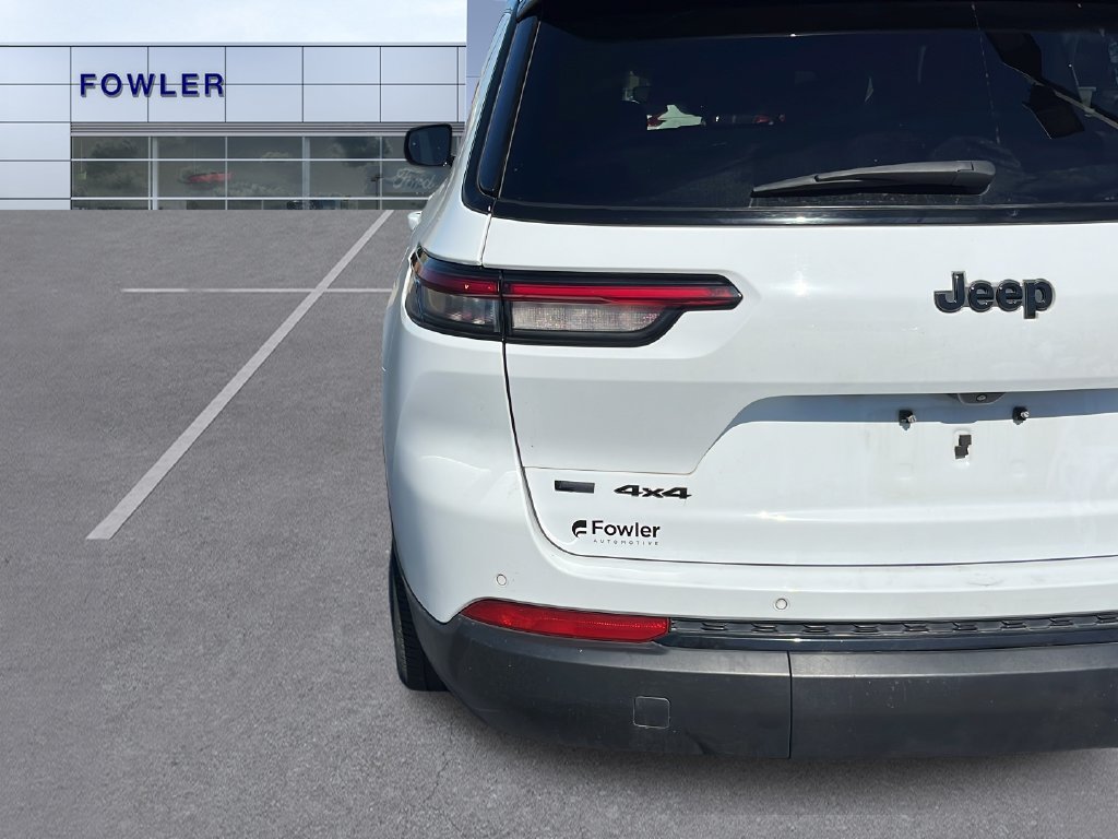 Used 2023 White Jeep Altitude image 33