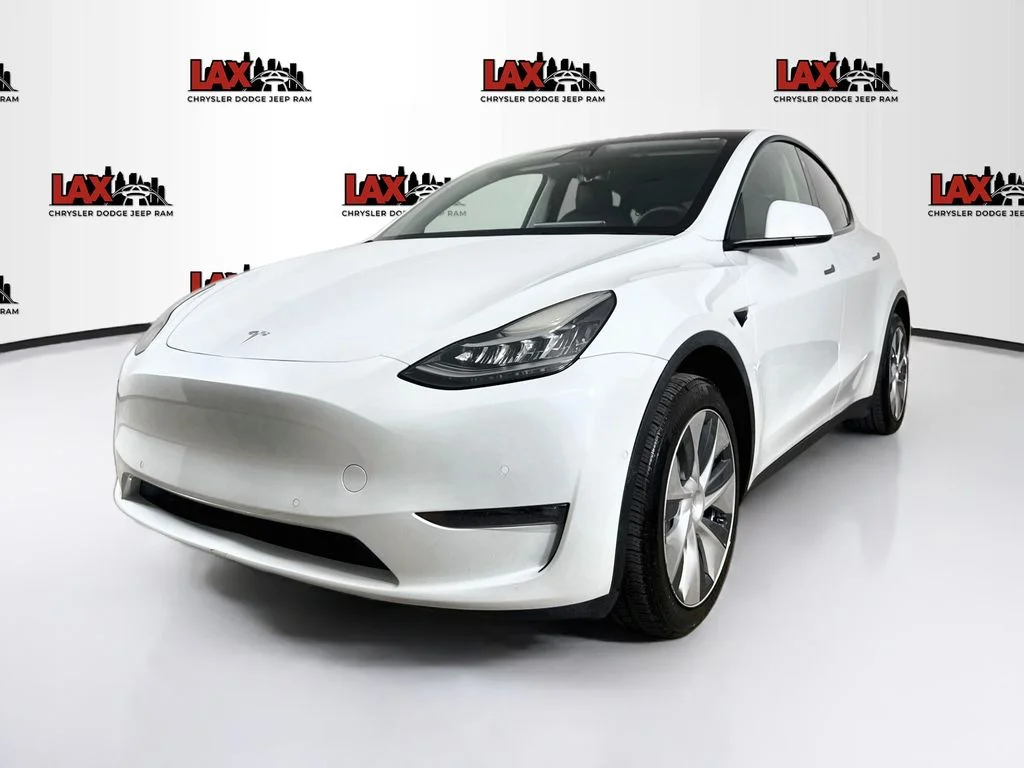 Used 2022 White Tesla Long Range image 3