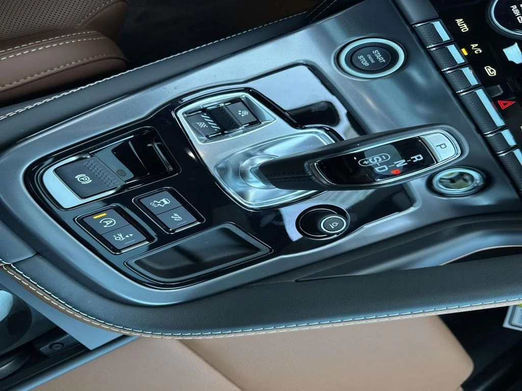 2024 Jaguar F-Type R75 - Photo 23