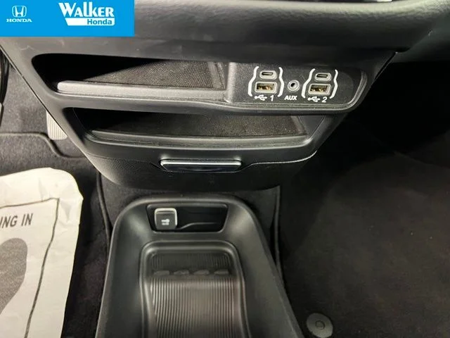 2025 Chrysler Pacifica Select - Photo 31