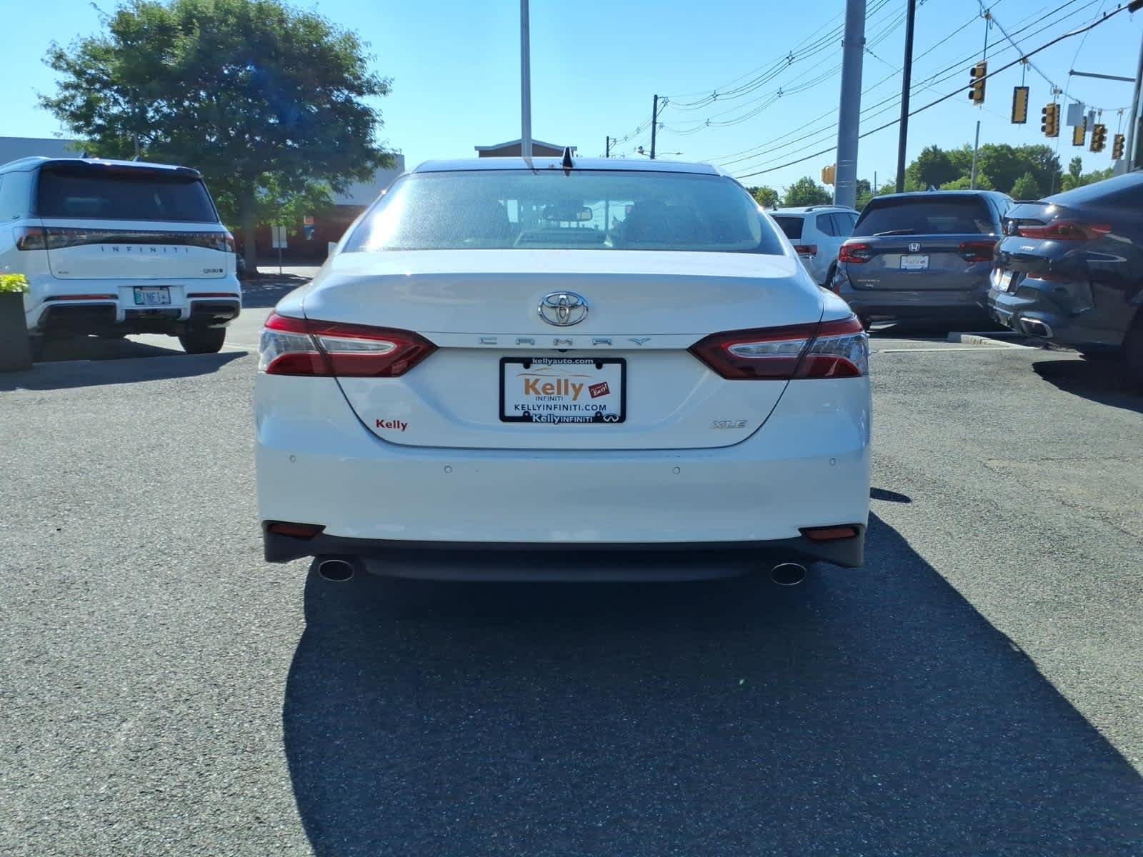 Used 2018 Super White Toyota XLE V6 image 6