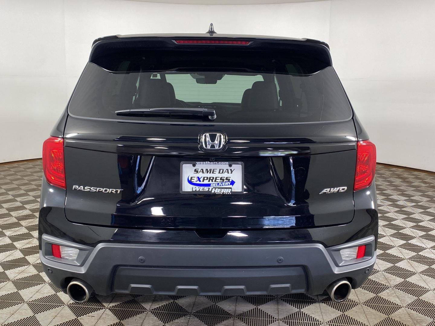 Used 2024 Crystal Black Pearl Honda EX-L image 5