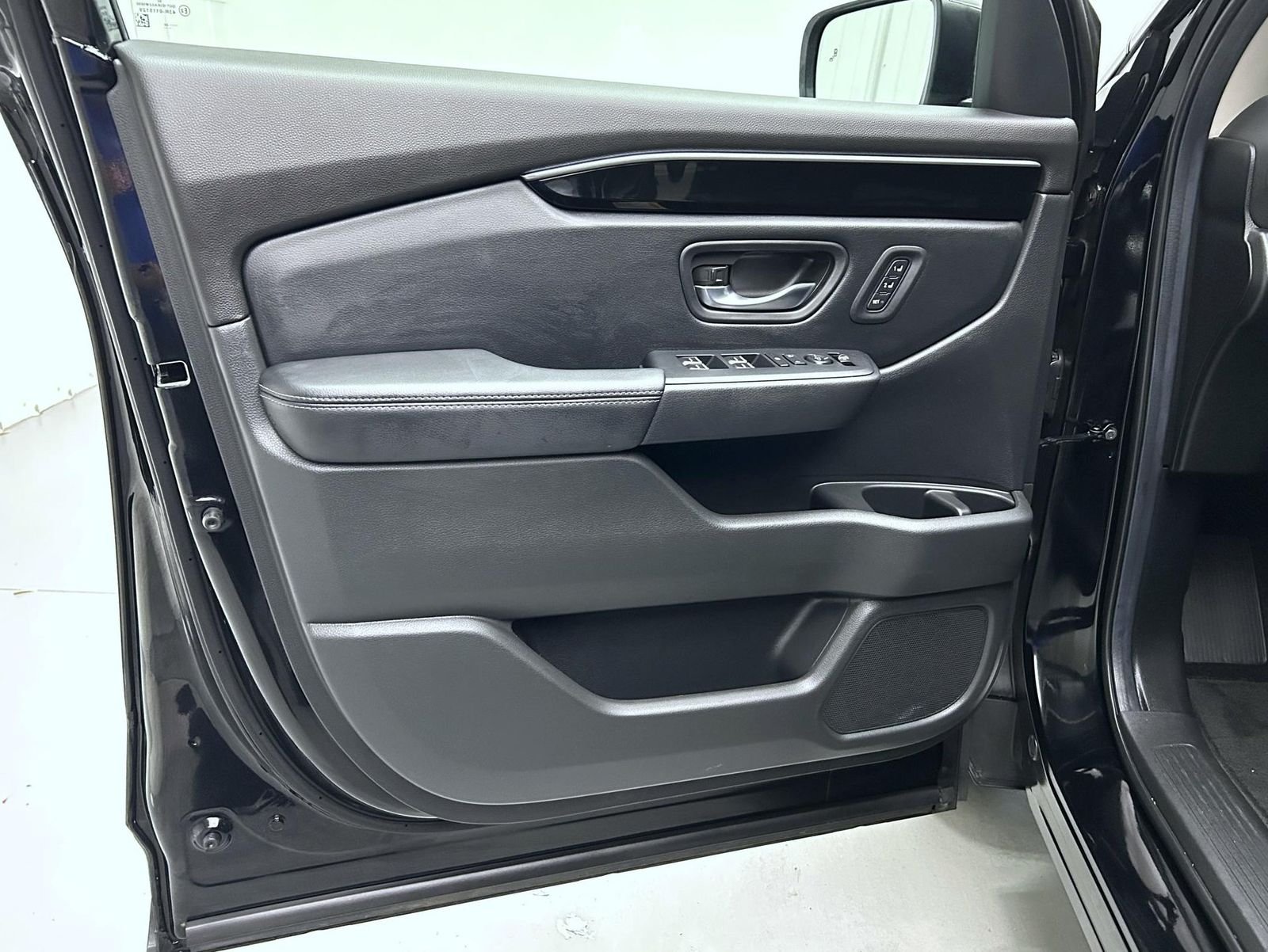 Used 2025 Black Honda EX-L image 9