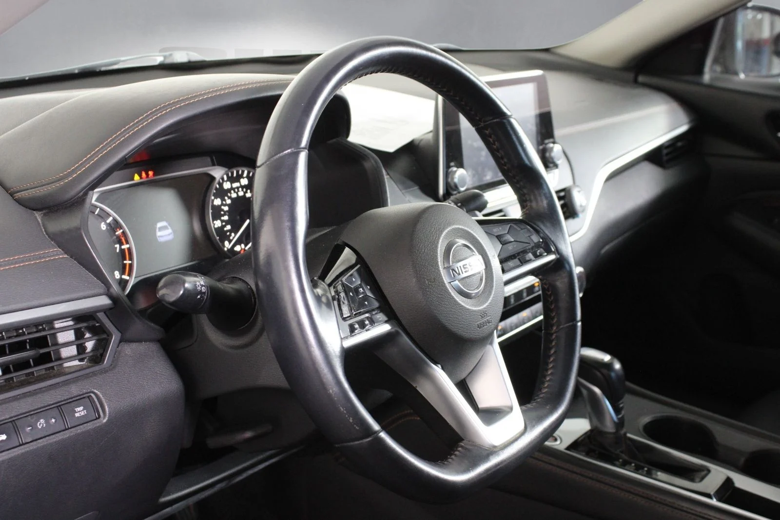 Used 2019 Black Nissan 2.5 SR image 3