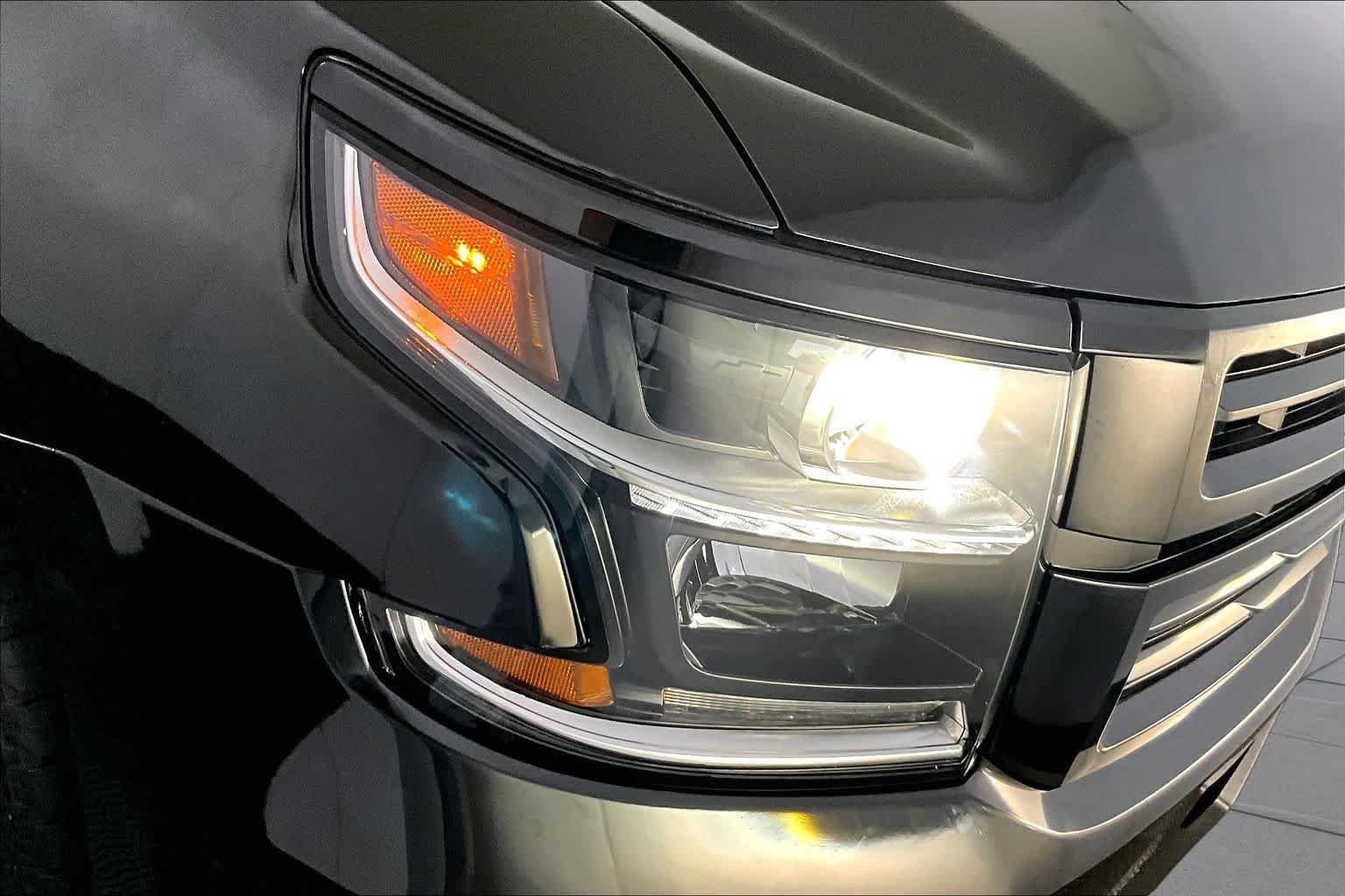 Used 2018 Black Chevrolet Premier image 27