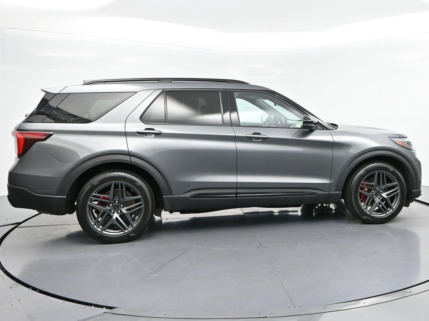 Used 2025 Carbonized Gray Ford ST-Line image 8