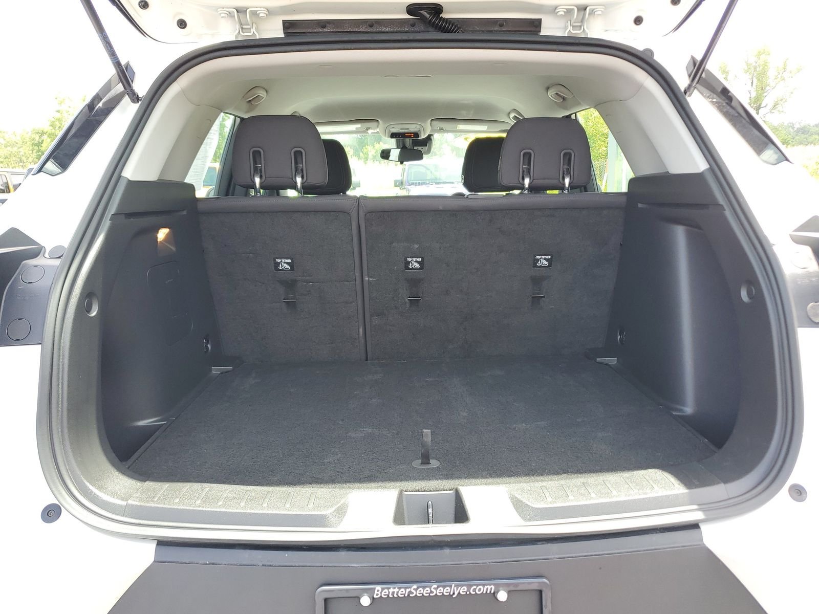 Used 2022 White Chevrolet LS image 25