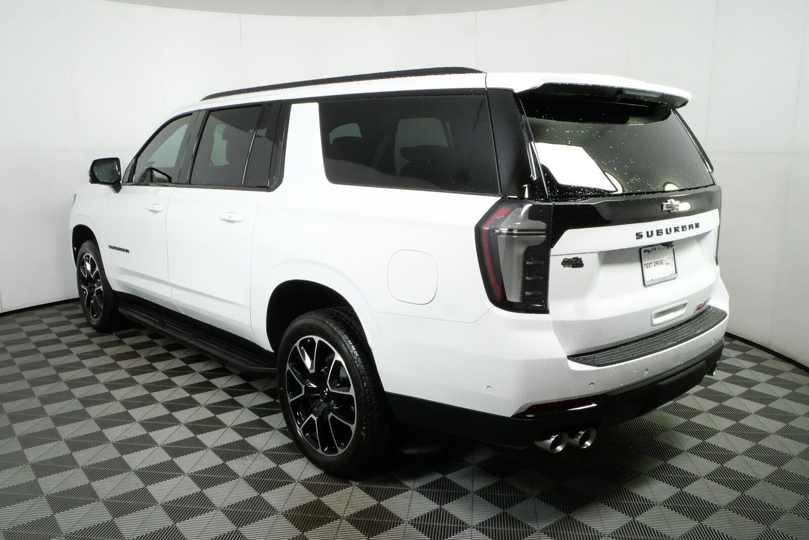 2026 Chevrolet Suburban RST - Photo 31
