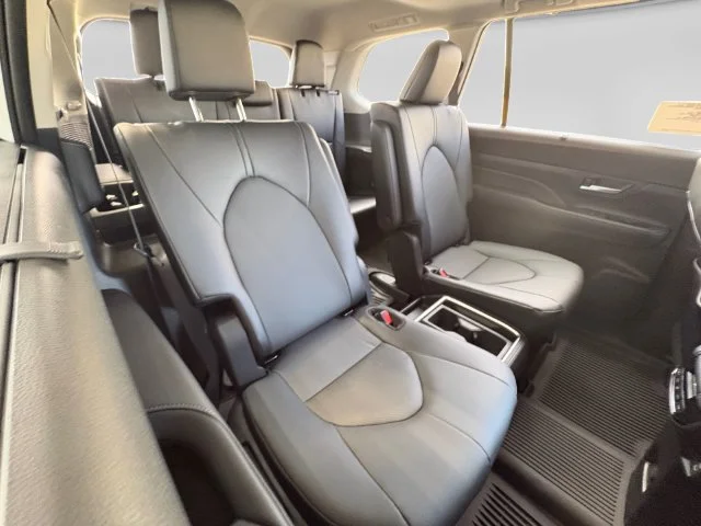 New 2026 Wind Chill Pearl <sup>1</sup> Toyota  XLE image 30