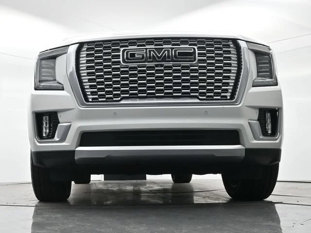 Used 2021 WHITE FROST TRICOAT GMC Denali image 27