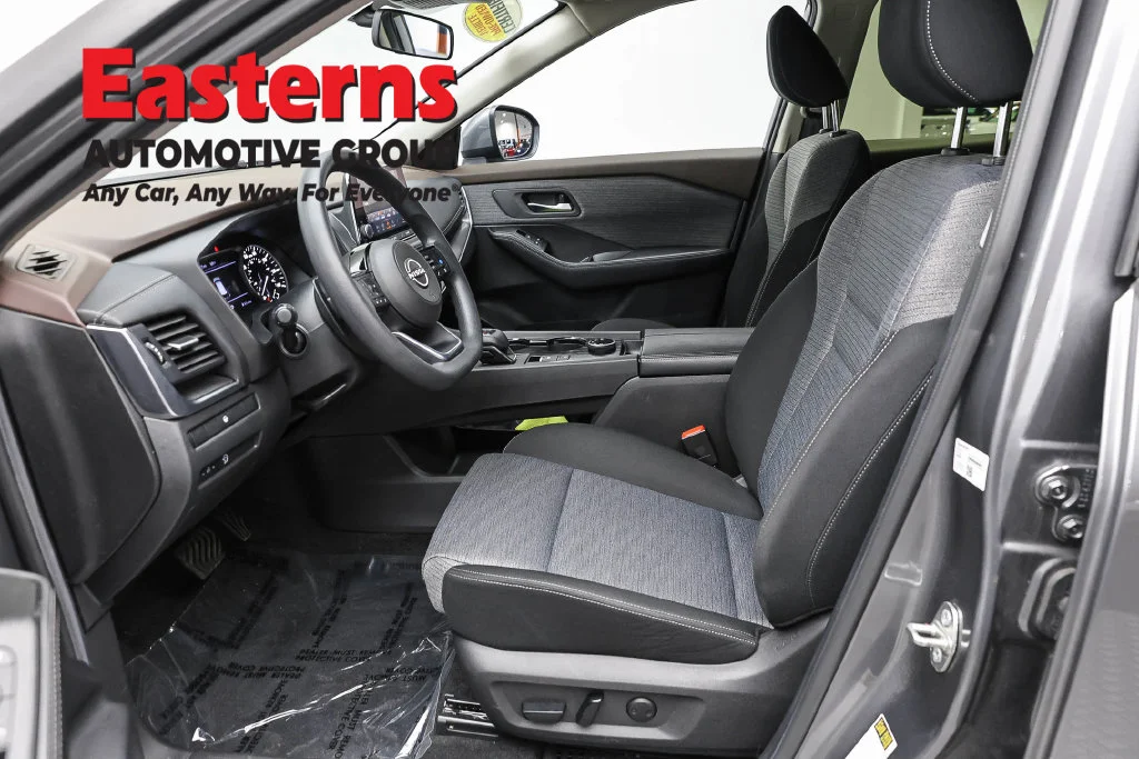 Used 2023 Gray Nissan SV image 13