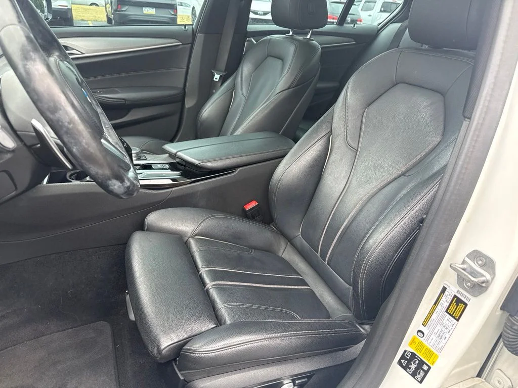 Used 2019 Alpine White BMW 540i xDrive image 34