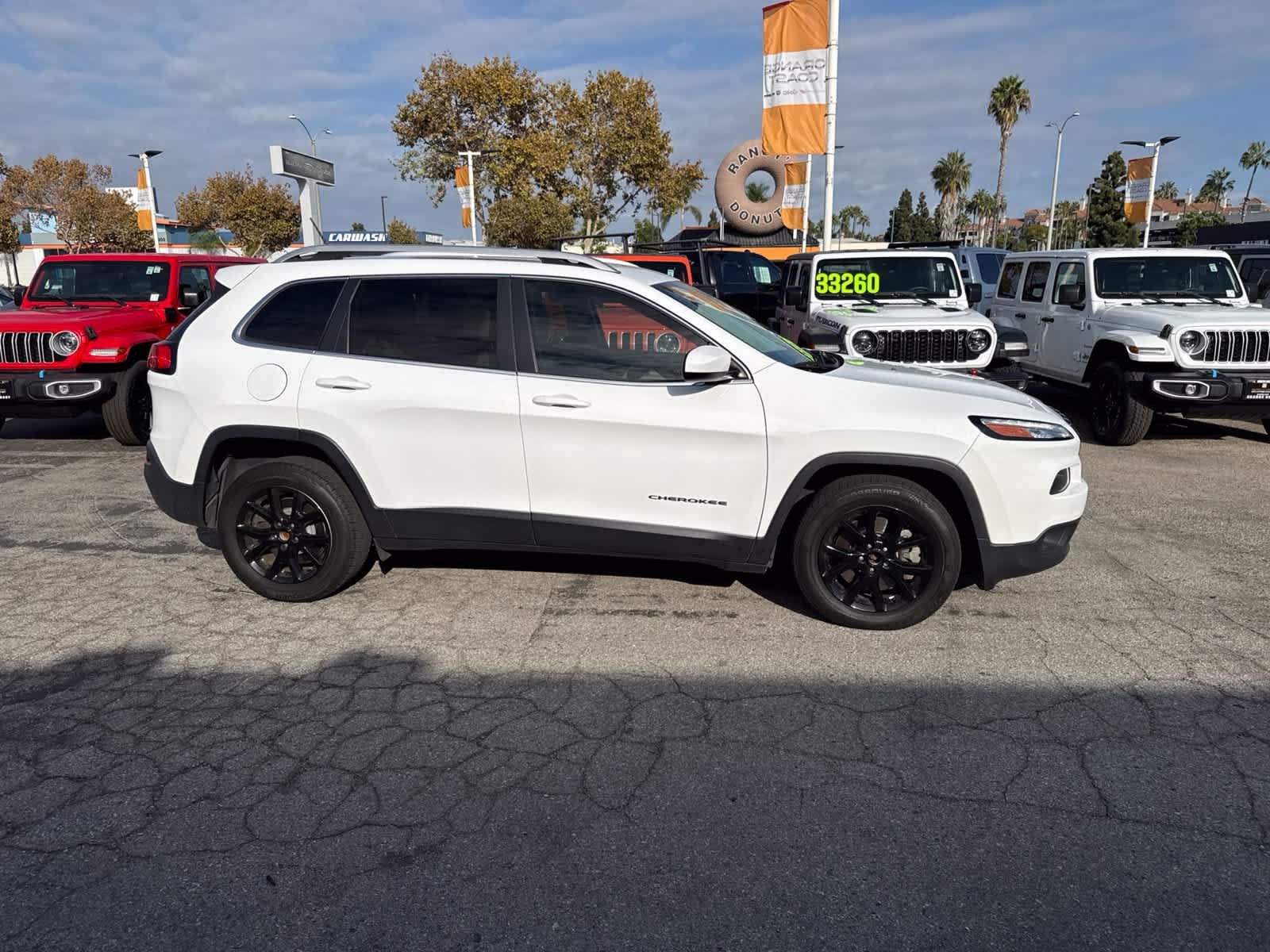 Used 2018 Bright White Clearcoat Jeep Latitude image 7