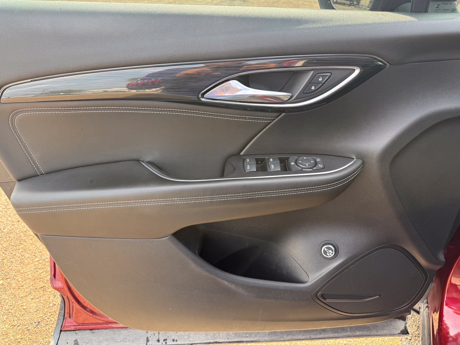 Used 2023  Buick Preferred image 12