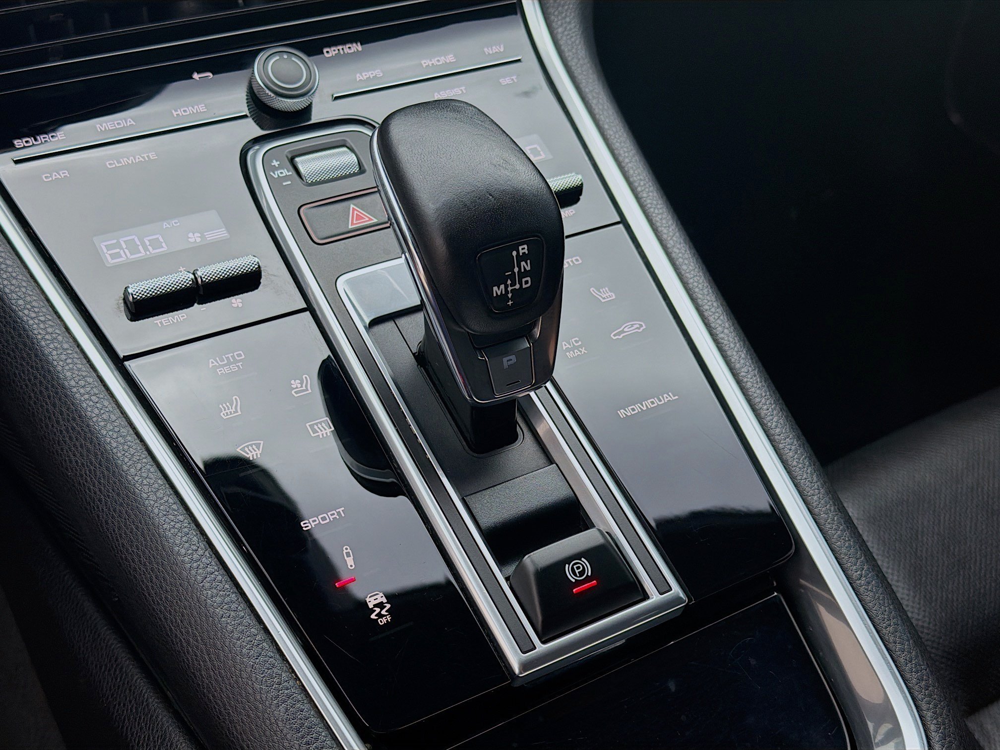 2023 Porsche Panamera Platinum Edition - Photo 13