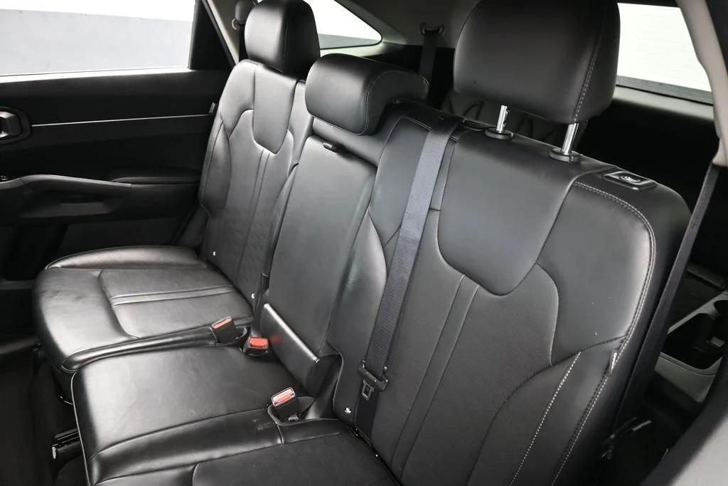 Used 2025 Silver Kia S image 37