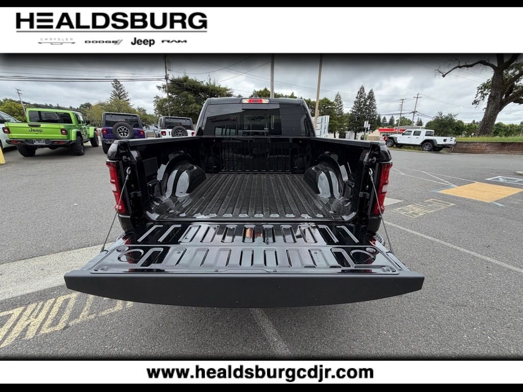 New 2026 Diamond Black Crystal Pearl-Coat Exterior Paint RAM Laramie image 25