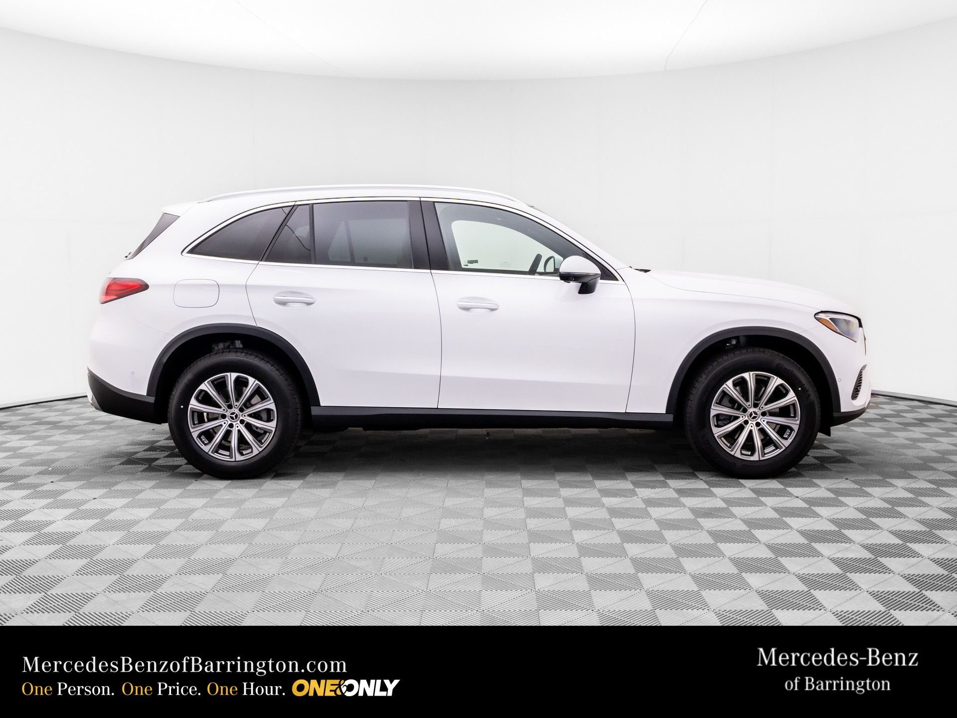 New 2026 MANUFAKTUR Moonlight White Metallic Mercedes-Benz GLC 300 image 7