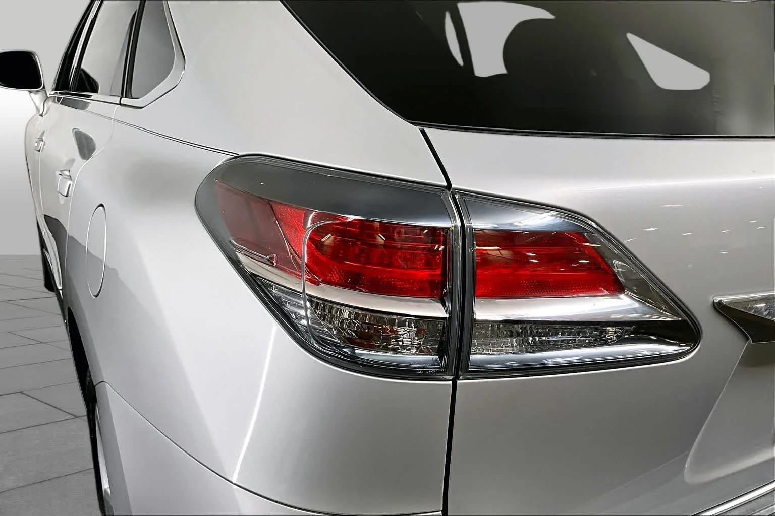 Used 2015 Silver Lining Metallic Lexus  image 28