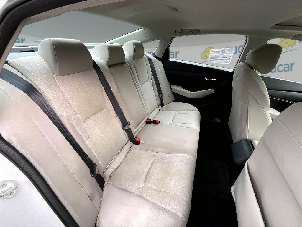 Used 2023 White Honda EX image 16