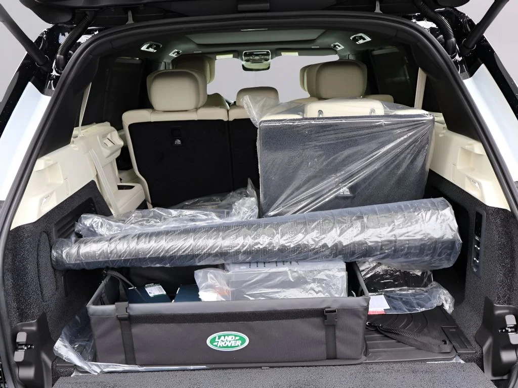New 2026 Ostuni Pearl Wht Prem Met Land Rover Autobiography image 16