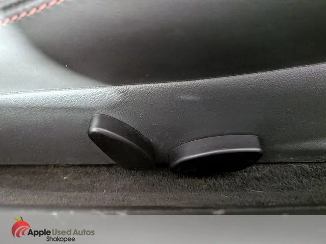 Used 2006 Black Chrysler Limited image 25