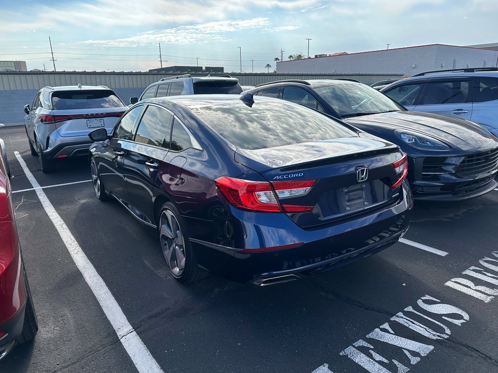 Used 2018 Blue Honda Touring image 10