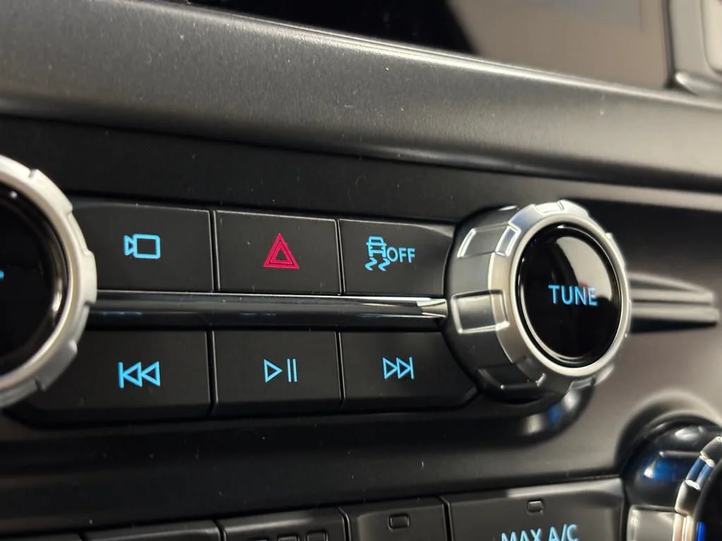 New 2026 Agate Black Metallic Ford XLT image 22