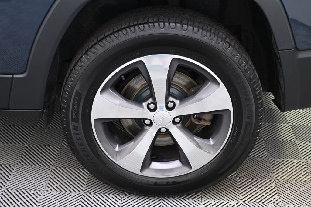 Used 2019 Blue Jeep Limited image 19