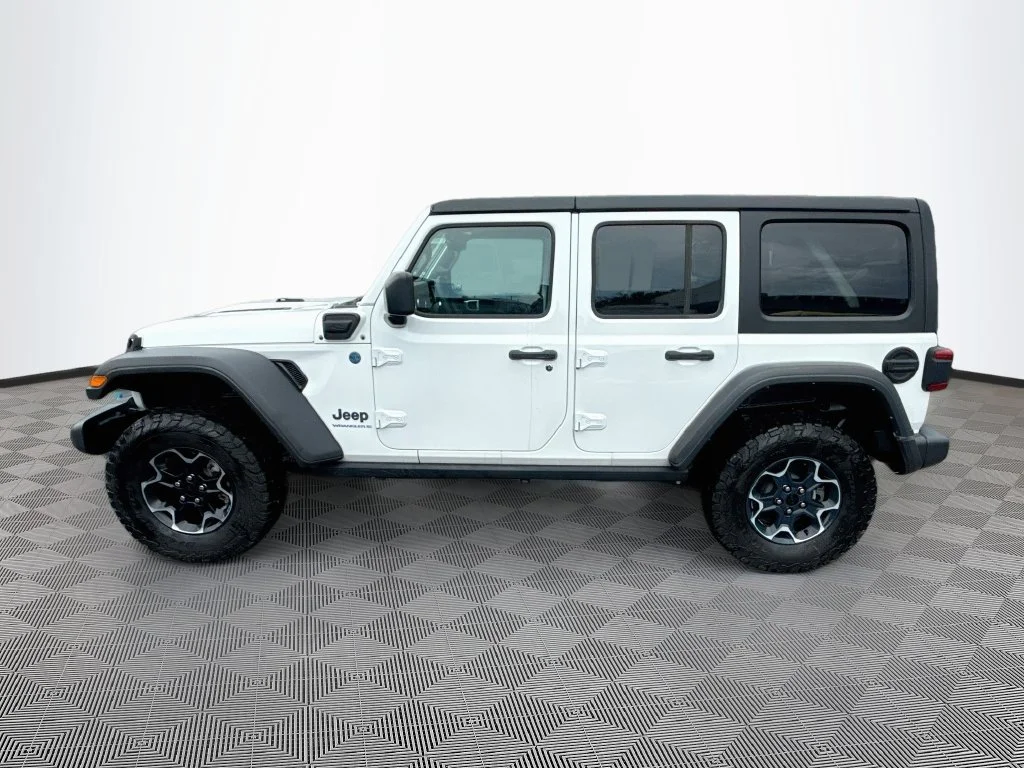 Used 2023 White Jeep Rubicon 4xe image 9