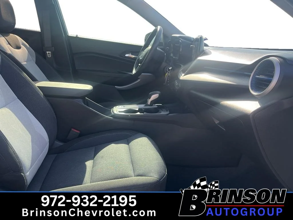 Used 2025 Summit White Chevrolet LS image 4
