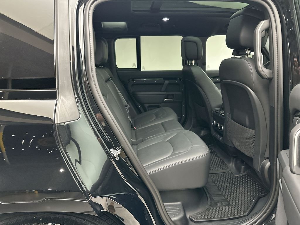 Used 2025 Santorini Black Metallic Land Rover X-Dynamic SE image 19