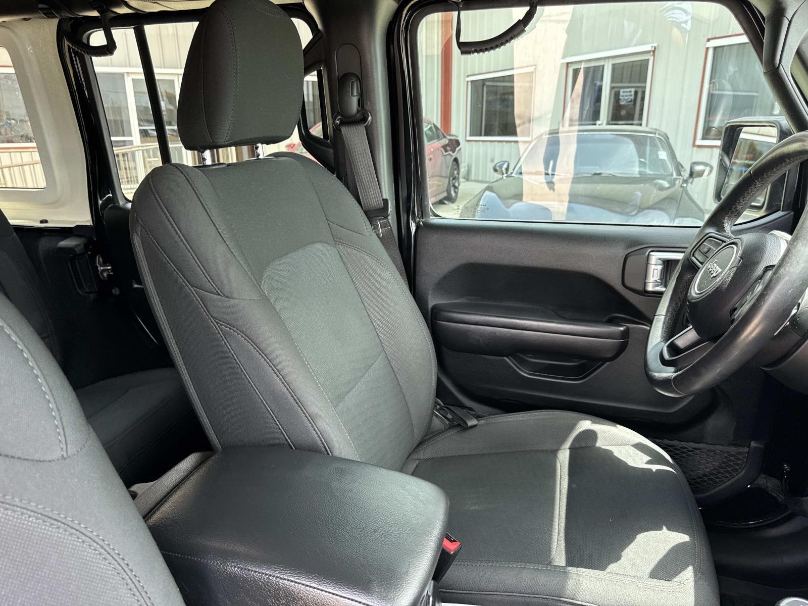 Used 2020 Black Clearcoat Jeep Sport S image 10