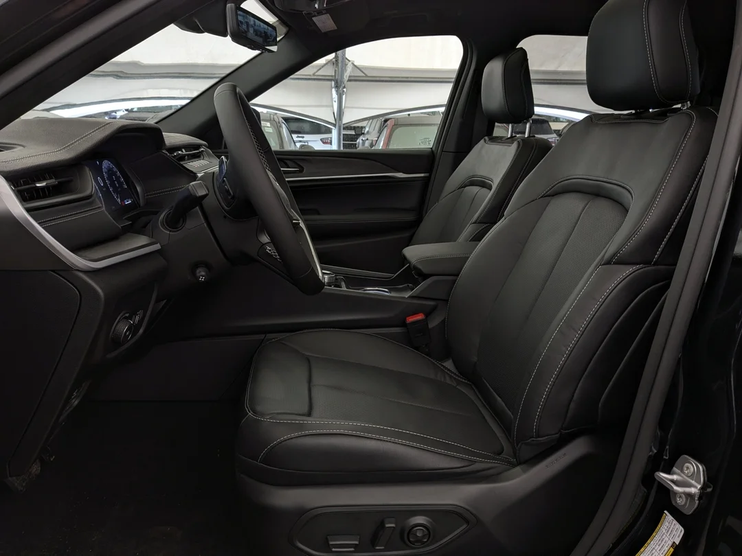 New 2026 Black Jeep Limited Reserve - - 4x4 - Pano Sunroof - Nappa Lthr - Vent Seats - Tow Pkg - Remote Start & More! image 14