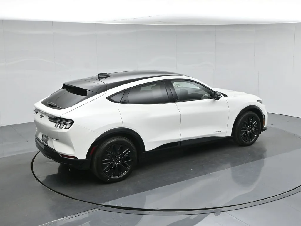 New 2026 Star White Metallic Tri-coat Ford Premium image 39