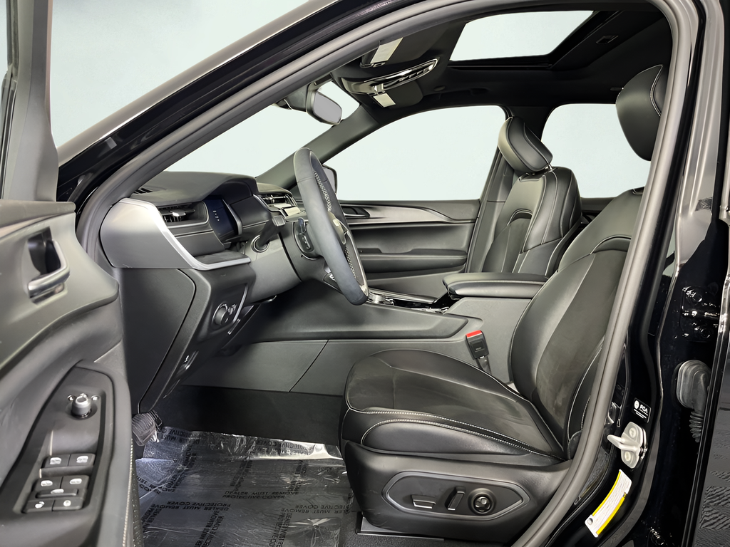 Used 2023 Black Jeep Altitude X image 18